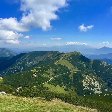 Cosy In Family Compound Apartament Turany