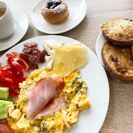 Apartment Cosy In Family Compound Turany