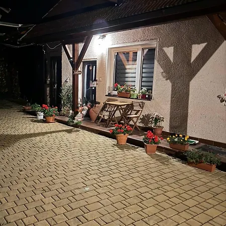 Cosy In Family Compound Apartament