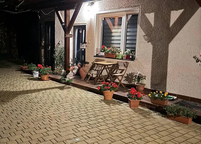 Cosy In Family Compound דירה